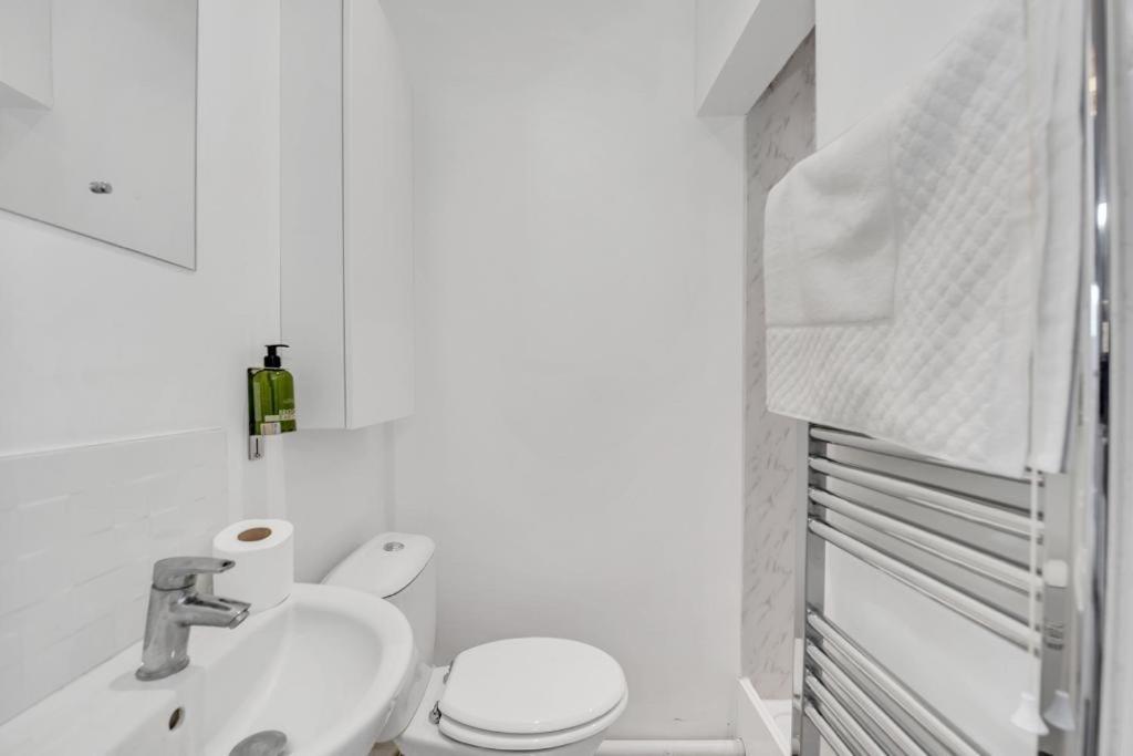42 Church Row - 2 Beds And 2 Bathrooms